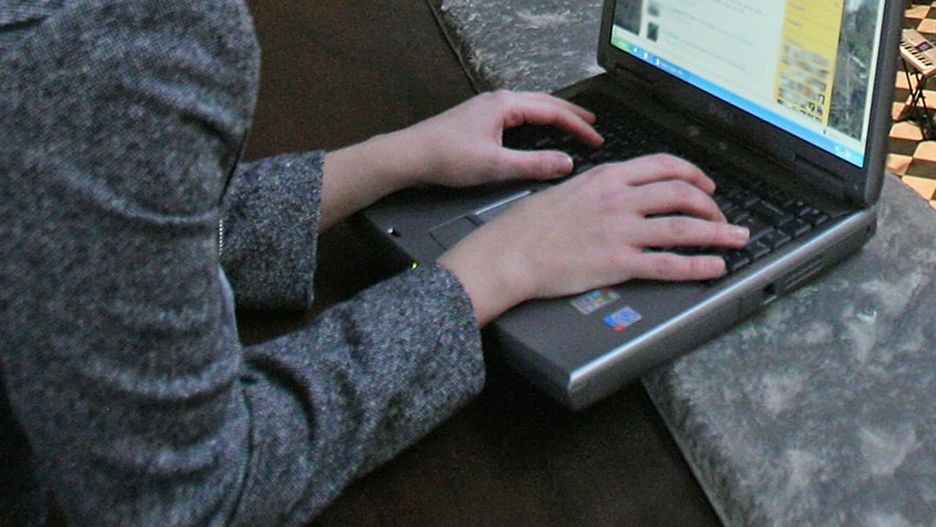 Pikantne zdjęcia na koncie ministra. "Zostało przejęte przez hackerów"