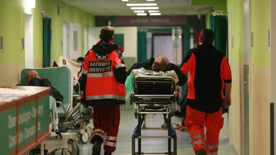 Personel medyczny mierzy się z narastającą agresją ze strony pacjentów. 