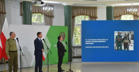 Bartłomiej Sienkiewicz o drastycznych zdjęciach: "bardziej mnie oburza seks polskiego księdza z dzieckiem"