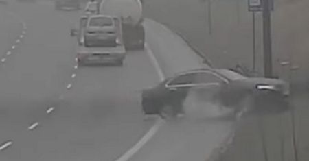 Sceny grozy na zakręcie mistrzów. Ciężarna dachowała autem na poboczu