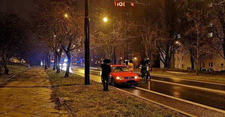 Potrącił przechodzącą przez przejście 12-latkę. Dziewczyna trafiła do szpitala