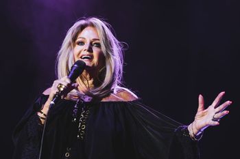 Na co zmarła Bonnie Tyler? Przed śmiercią przeszła pilną operację