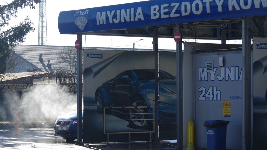 Stock Marek Bazak
Fot. Zofia i Marek Bazak/East News, wojewodztwo kujawsko-pomorskie, Ciechocinek N/z myjnia bezdotykowa, mycie samochodu
ZOFIA BAZAK