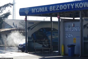 Włamywał się do automatów na myjniach. Policjant aresztowany