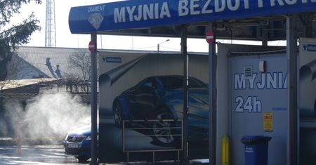 Policjant włamywał się na myjnie. Ukradł tysiące złotych