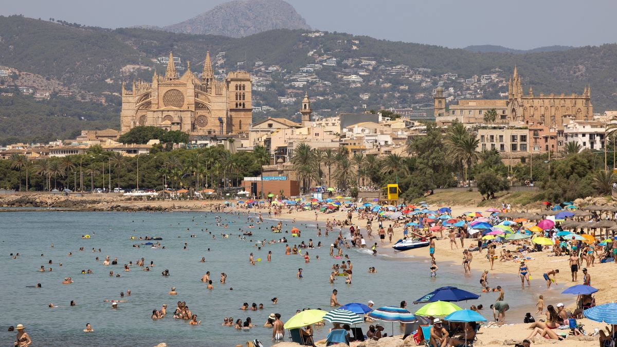 Tourism in Mallorca as Locals Protest to Reclaim Space From Visitors
Bloomberg
spanish, palma de mallorca, e.u., eu, european, tourists, environmental, industries, global warming, euro members, finance, financial, business news, emea, climate issues, property, real estate