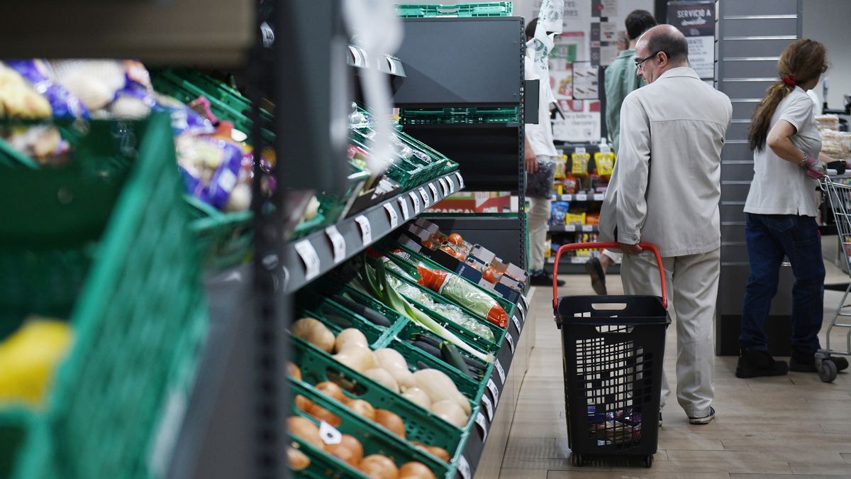 MADRID, SPAIN - OCTOBER 03: A person shops at the Dia de Nuñez de Balboa store on October 3, 2023, in Madrid, Spain. DIA is a Spanish company that also operates in Argentina, Brazil and Portugal. It belongs to the food distribution, household products, personal care and health sector. DIA Group has implemented a digital transformation process that involves all levels of the organization, with the aim of improving the company's operating efficiency. (Photo By Fernando Sanchez/Europa Press via Getty Images)