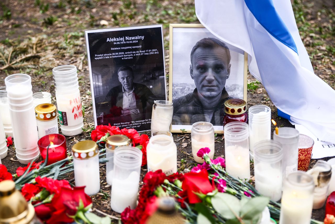 Flowers and candles in tribute to Alexiei Navalny in front of the Russian Consulate General in Krakow, Poland on February 18, 2024. Navalny, 47, Russian opposition politician, died two days before in the Russian prison about 40 miles north of the Arctic Circle, where he had been sentenced to 19 years. (Photo by Beata Zawrzel/NurPhoto via Getty Images)