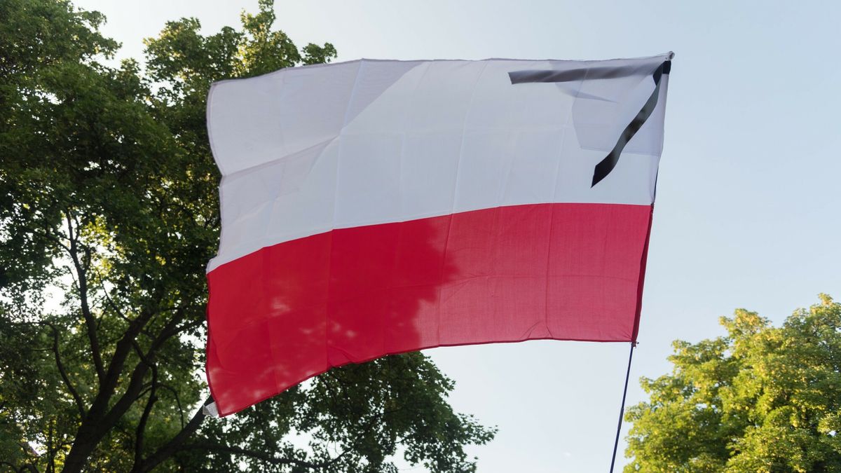 Ho?d dla zmar?ego polskiego ?o?nierza w Gda?sku
07.06.2024 Gdansk Oddanie holdu zmarlemu polskiemu zolnierzowi ugodzonego nozem przez emigranta na polsko bialoruskiej granicy
Fot. Wojciech Strozyk/REPORTER
Wojciech Strozyk/REPORTER