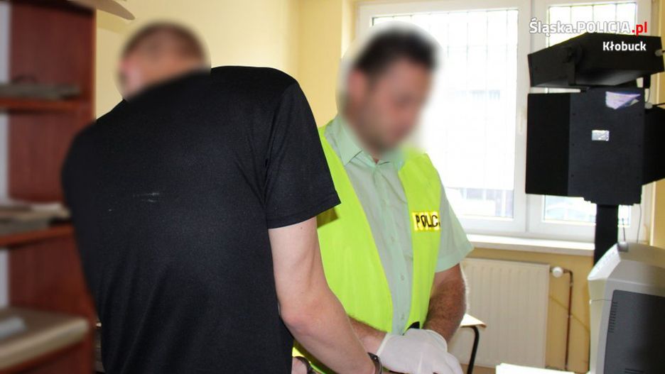 Aresztowany mężczyzna odpowie także za rozbój.