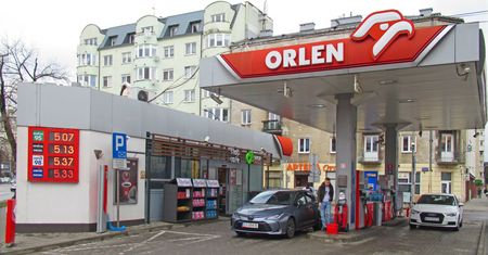 Hot dogi, Orlen i Koloseum w Paryżu. Błąd młodej działaczki od Ziobry