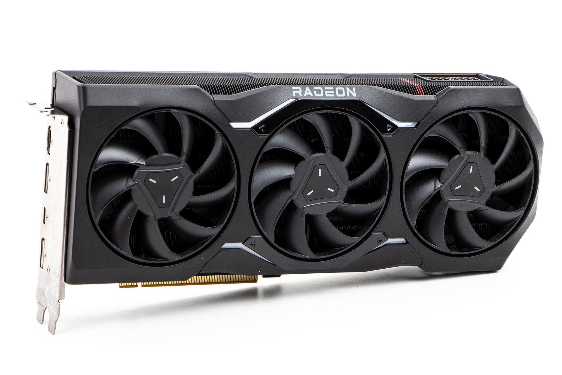 AMD Radeon RX 7900 XTX - z profilu