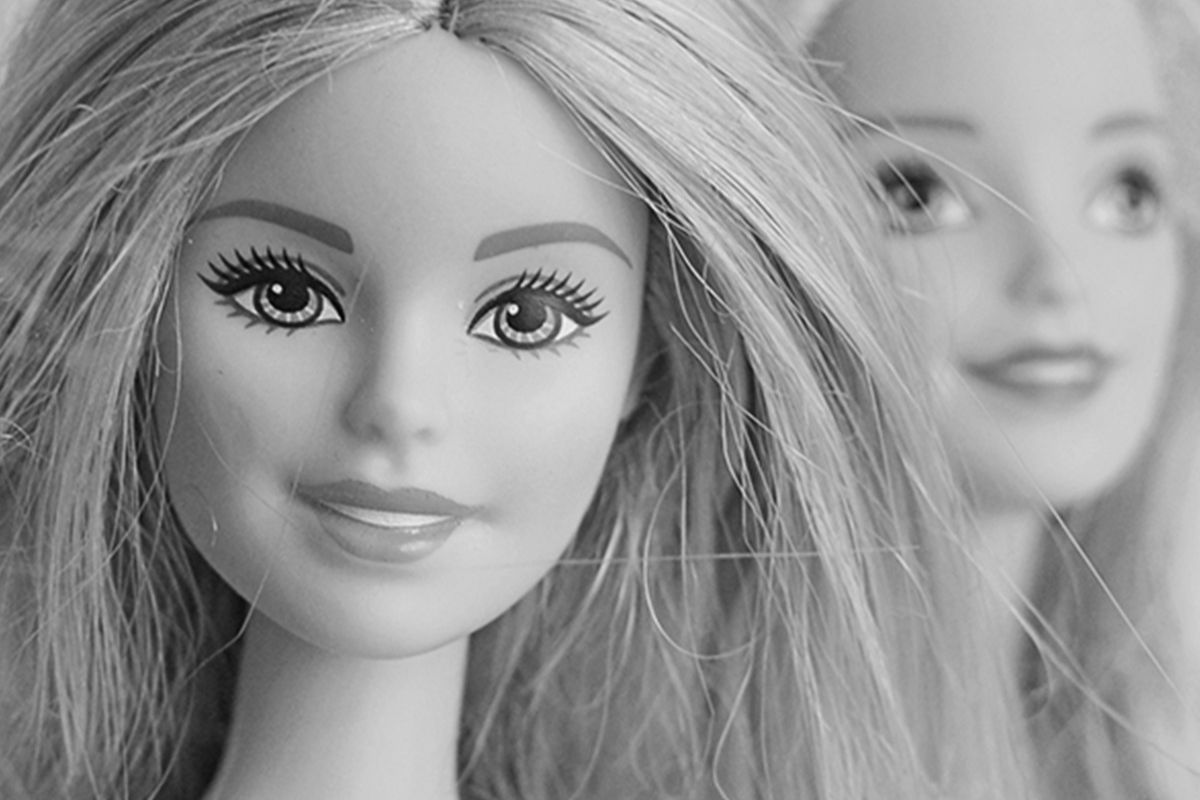 "Uważaj na selfie z Barbie". Ministerstwo Cyfryzacji apeluje o rozważność