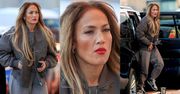 Jennifer Lopez z krwistoczerwoną pomadką na ustach wysiada z limuzyny (ZDJĘCIA)