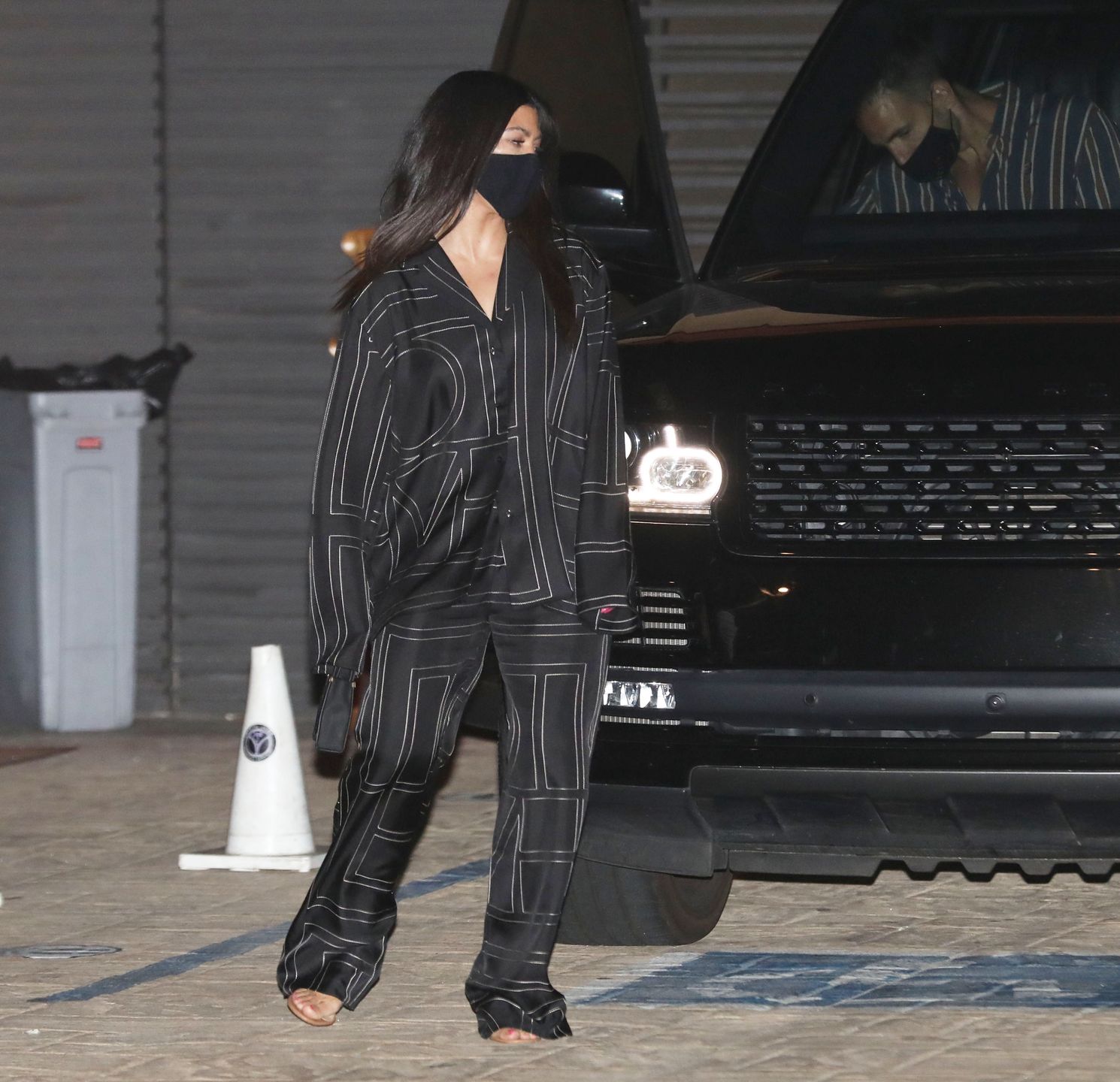 Kourtney Kardashian w piżamie