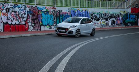 Test: Hyundai i10 N-Line po liftingu – wspaniały brzdąc z poważnym zgrzytem