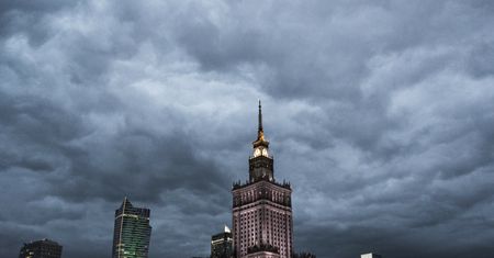 Nad złotym zbierają się czarne chmury. Polską walutę czeka seria ciosów