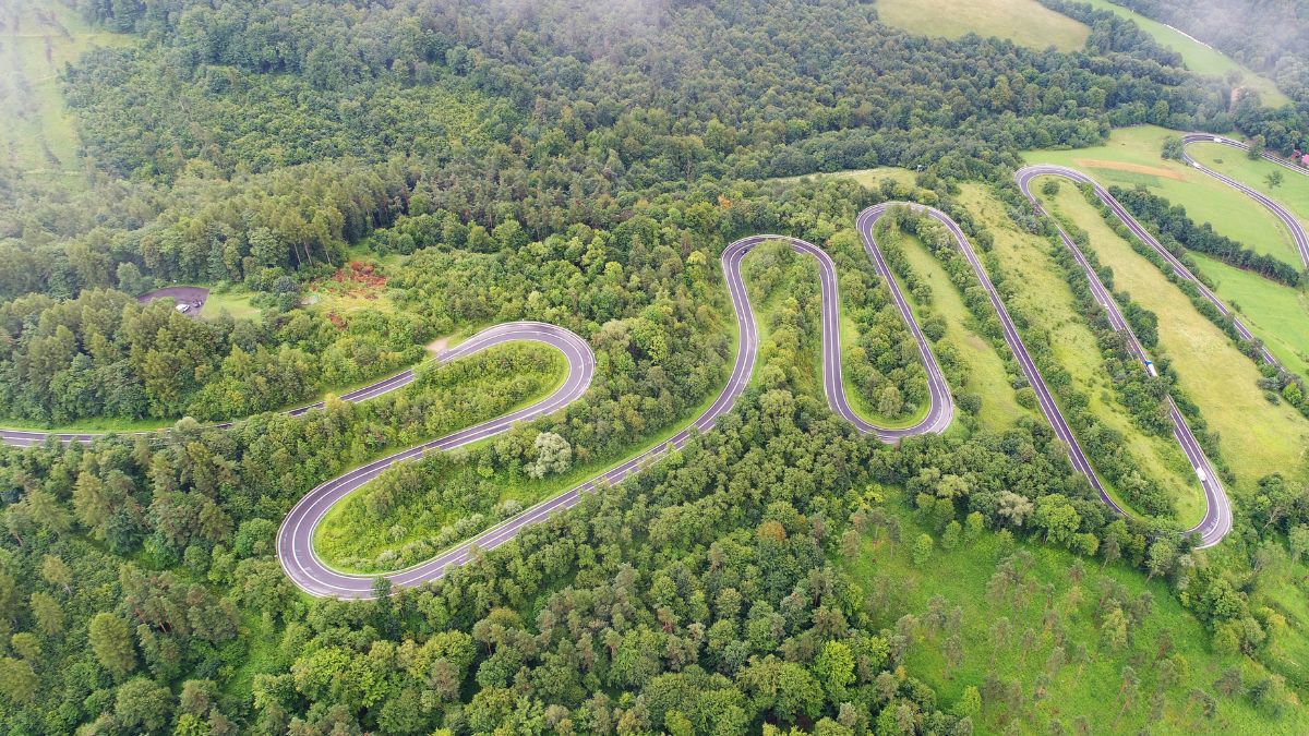 Kręta trasa, która startuje w miejscowości Wujskie.
