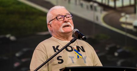 Lech Wałęsa odpowiada rosyjskim propagandzistom. "Jestem gotów stawić się w Moskwie"