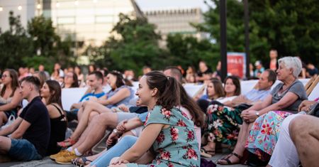 Wrocław. Wraca teatr na leżakach. Specjalne pokazy w lipcu i sierpniu