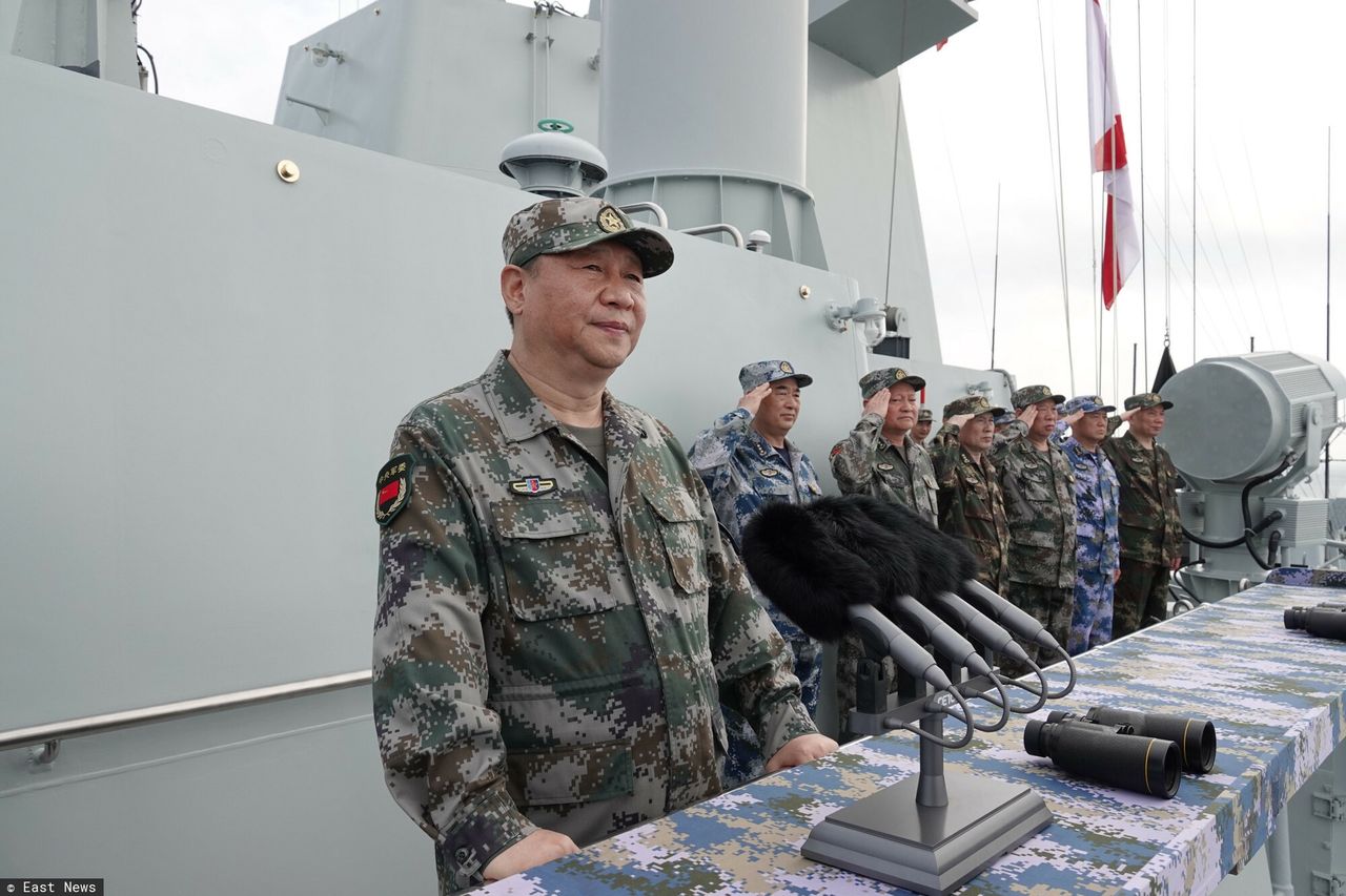 arch29 (180412) -- SANYA, April 12, 2018 (Xinhua) -- Chinese President Xi Jinping, also general secretary of the Communist Party of China Central Committee and chairman of the Central Military Commission, reviews the Chinese People's Liberation Army (PLA) Navy in the South China Sea on April 12, 2018. Xi made a speech after the review. (Xinhua/Li Gang) (zkr) Xinhua News Agency / eyevine Li Gang Xinhua / eyevine