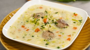 Gdy pojawia się na stole, nikogo nie trzeba wołać na obiad. Jarzynowej w takim wydaniu nikt nie odmówi