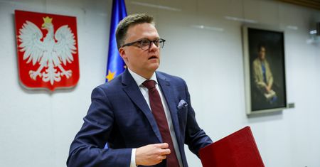 Elegancki Szymon Hołownia. Zobacz, gdzie ubiera się marszałek Sejmu