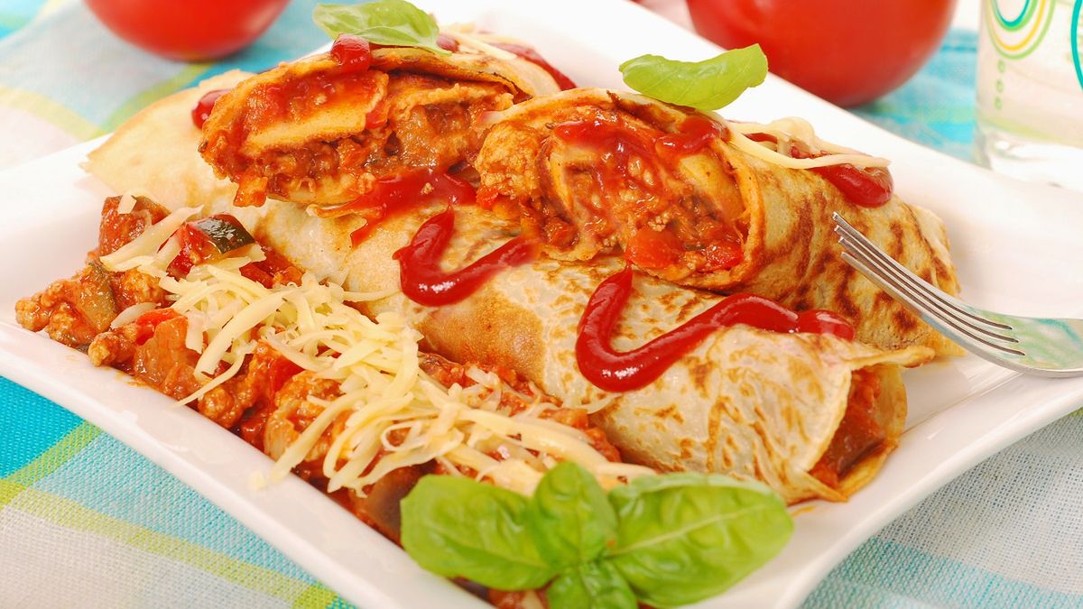 Naleśniki z mięsem mielonym to prawdziwa bomba smaków! Twoja rodzina będzie prosić o dokładkę