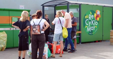 Biedronka ogłasza ważną zmianę. Chodzi o kaucję. Polacy skorzystają