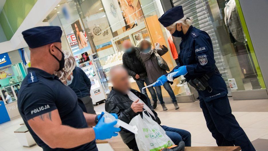 Mandat za mandatem. Kary za brak maseczek