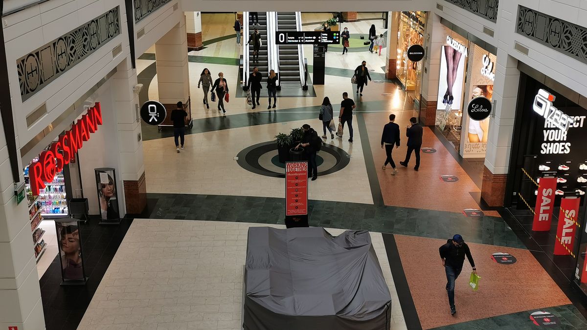 Tłumów w centrach handlowych brak