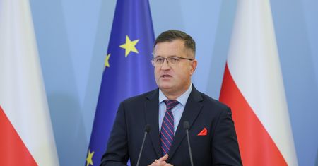 Stróżyk: otoczenie Dudy ukrywa informacje o działaniach Macierewicza