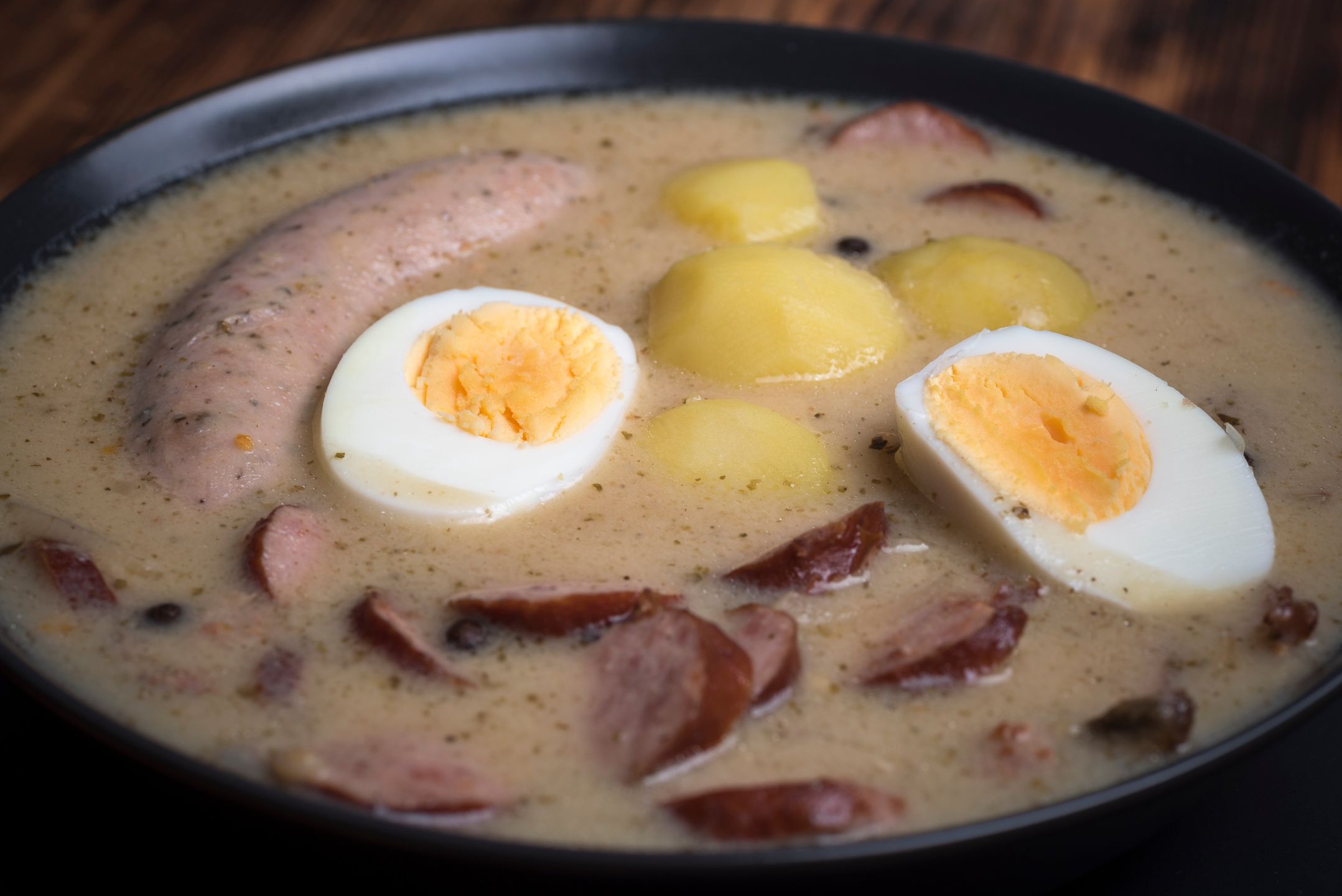 barszcz, zupa, obiad, gotowanie, lunch, przepyszny, gotowane, żurek, jajko, danie, domowy, wiejski, jedzenie, jaj, smażone, bekon, grzanki, bochenki, pomidor, jajko sadzone, zoltko, swiezy, poranek, dania, delikatesowy, tradycyjny