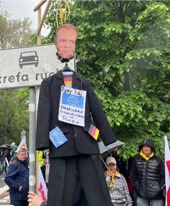 Protest przeciwko Zielonemu Ładowi. "Powiesili" podobiznę premiera