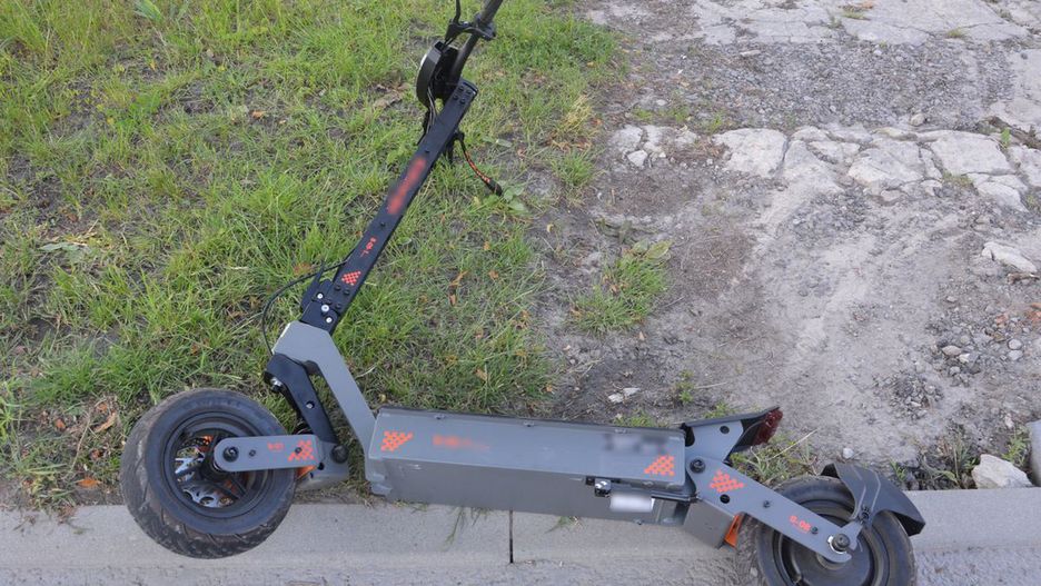 Nastolatkowie w szpitalu po wypadku na hulajnodze elektrycznej