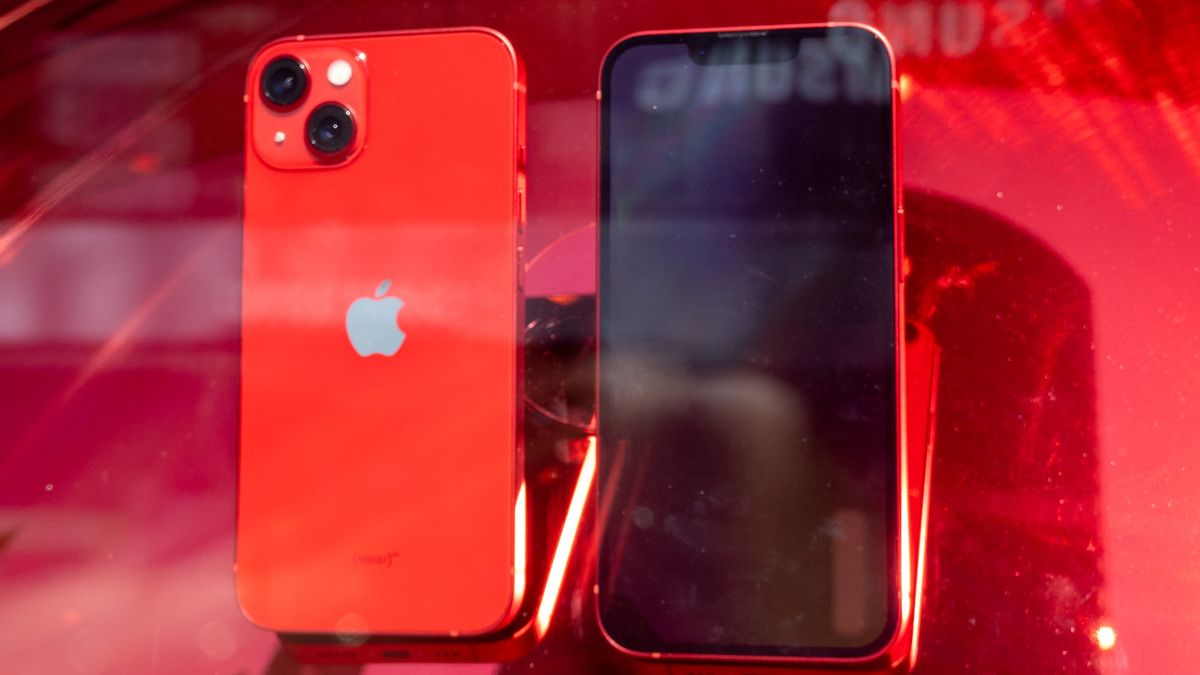 SHANGHAI, CHINA - SEPTEMBER 24, 2021 - IPhone 13 series phones are seen on sale at apple's flagship store in Shanghai, China, On September 24, 2021. (Photo credit should read Wang Gang / Costfoto/Barcroft Media via Getty Images)