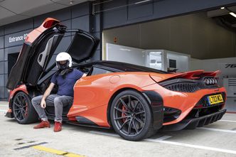 Superauto jak twardy narkotyk. Za kierownicą McLarena 765LT