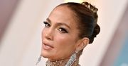 Nieudana stylizacja Jennifer Lopez? Podarte spodnie to dopiero początek