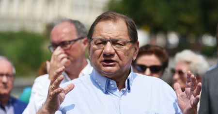 Przedziwne szczepienie na COVID-19 w Rzeszowie. Ryszard Kalisz wskazał paragraf