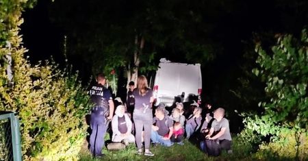 Pościg za dostawczakiem. W środku 21 imigrantów