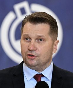 Sugestie Czarnka. "Ekonomia nad zdrowym rozsądkiem"