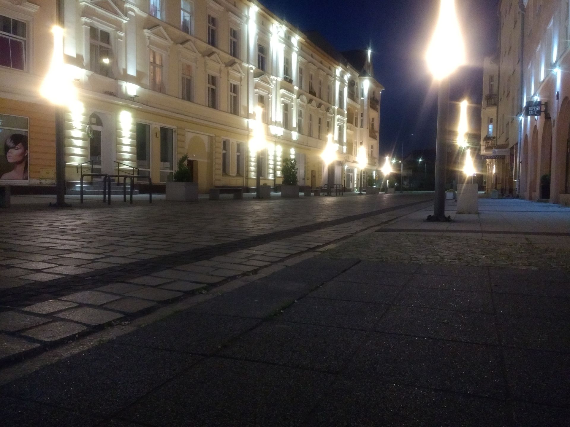 Tak wygląda postęp. Porównałem 10 generacji smartfonów za mniej niż 1000 zł 18