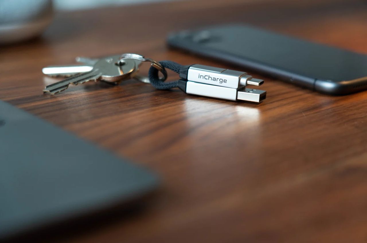 Z inCharge6 naładujesz każde urządzenie USB