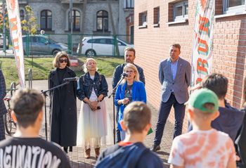 Toruń. Uczniowie zaprojektowali herb Podgórza. Odsłonięto niezwykły mural [zdjęcia]