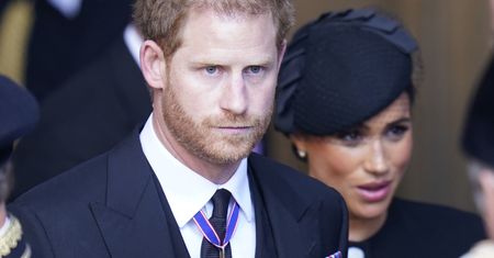 Król Karol podjął decyzję. Skreślił Harry'ego i Meghan z listy gości