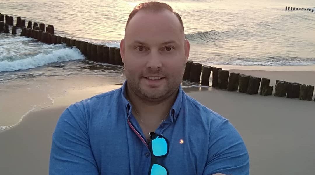 Jacek był uczestnikiem pierwszego sezonu "Ślubu od pierwszego wejrzenia". Ożenił się wtedy z Natalią, małżeństwo jednak było katastrofą