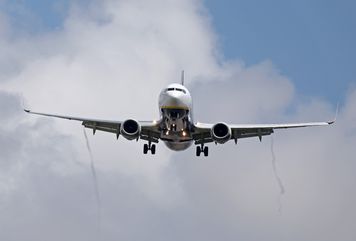 Ryanair w Dublinie: końcówka skrzydła musnęła pas przy lądowaniu