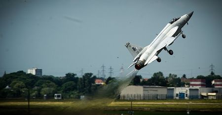 Zimny prysznic dla USA. Świat patrzy na inne myśliwce