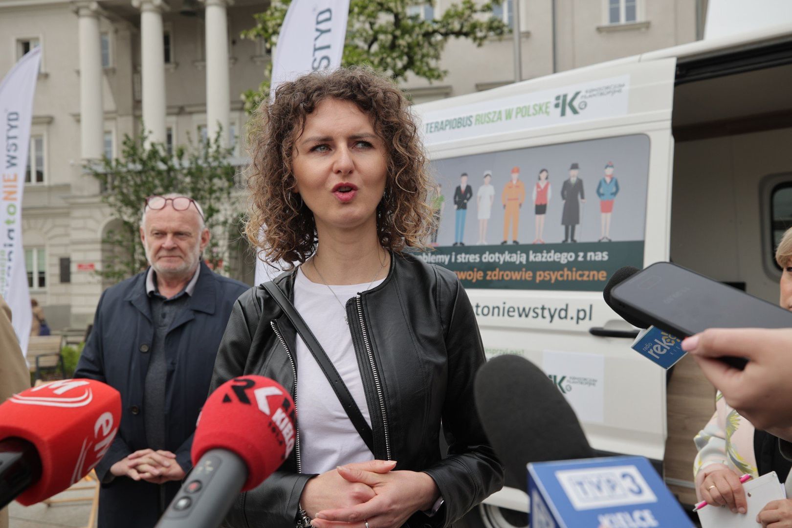– Hasło „Terapia to nie wstyd&#34; ma dziś realne przełożenie – coraz więcej osób ma świadomość, że można i warto prosić o pomoc. Terapia to spotkanie z samym sobą, od dzieciństwa po dorosłość – mówiła Magdalena Damian, psychoterapeutka ze Świętokrzyskiego Centrum Profilaktyki i Promocji Zdrowia.
