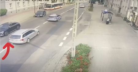Niecodzienna interwencja policji. Kobieta urodziła dziecko w aucie